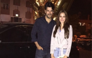 Burak Özçivit’in Fahriye Evcen’e evlilik teklifi, Twitter, Facebook ve instagram'ı salladı